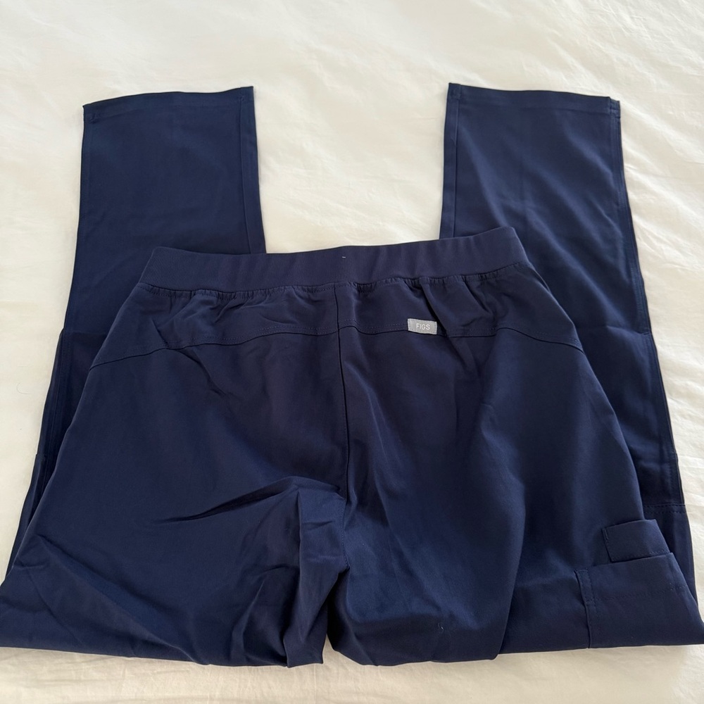 FIGS Scrub Set- Navy Blue Medium - Picture 11 of 14